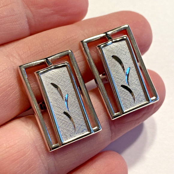 Vintage SWANK Mid Century Cuff Links Silvertone Brushed Etched Dimensional Chic - Picture 8 of 8